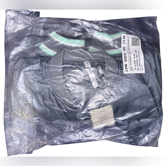 NWT 🏷️ Satin Bomber Jacket 🧥 - Picture 4 of 10